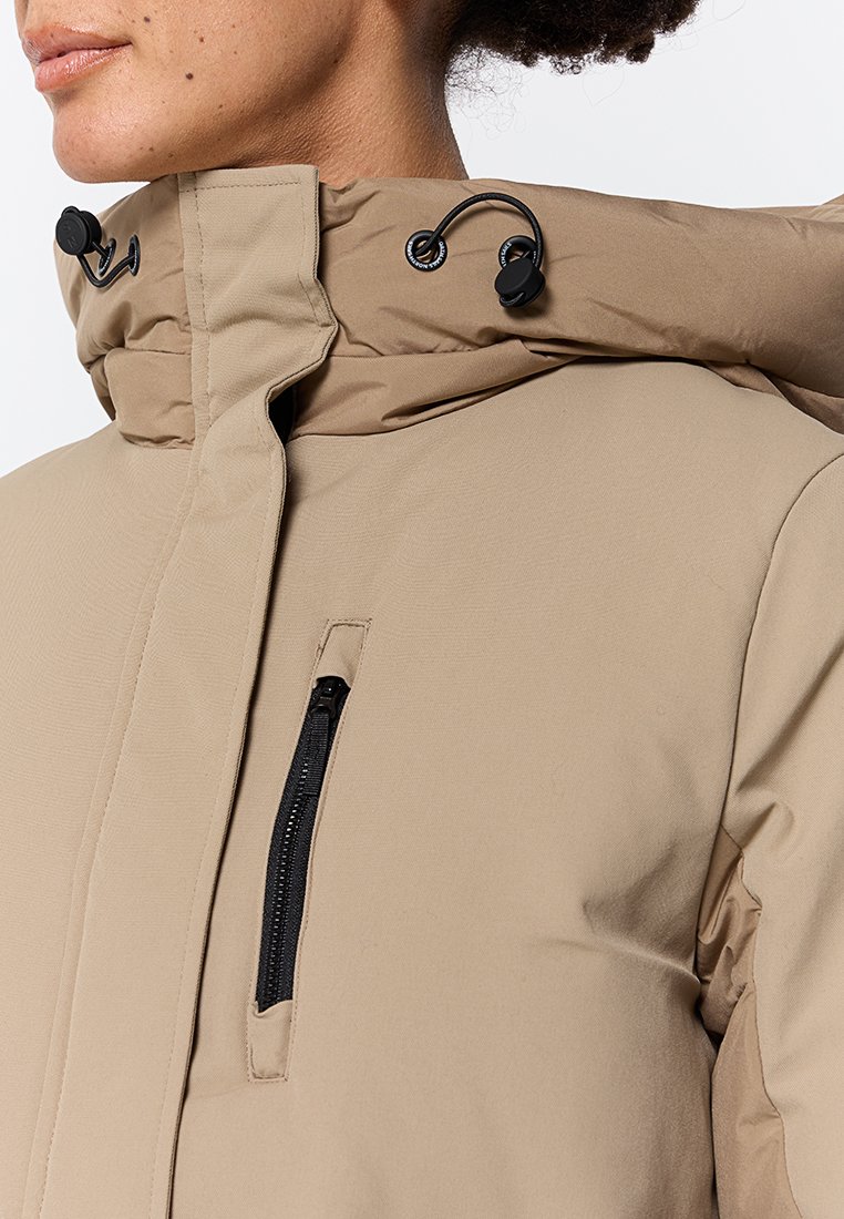 Beige Kapuzenjacke mit einem Reißverschluss-Brusttasche und verstellbarem Kordelzug an der Kapuze. Glattes Material mit minimalistischem Design.