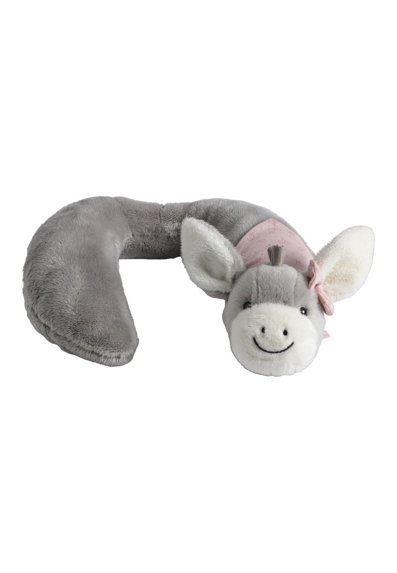 Coussin de cou en peluche gris en forme d'âne, avec un visage souriant, de grandes oreilles et une écharpe rose avec un motif subtil. Texture douce.