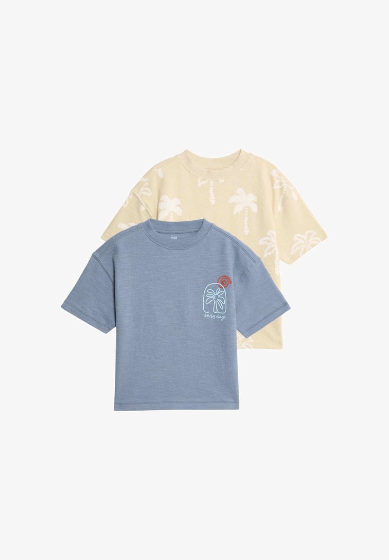 Dvě trička s krátkým rukávem a kulatým výstřihem, jedno jednobarevné modré s potiskem palmy a nápisem "easy days", druhé béžové s bílými vzory palem.
