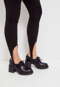 Cesare Gaspari Zapatos con cordones - black