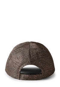 Zwarte en beige patroonde pet met een gebogen rand, achterverstelriem en textuurstof, met een herhalend gespikkeld ontwerp.