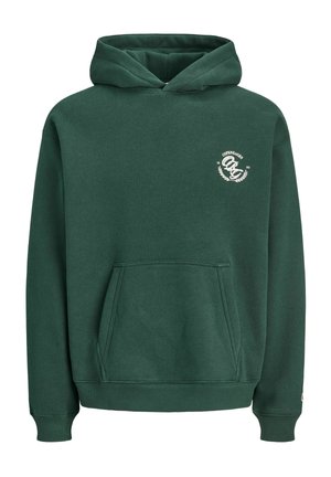 Sweat à capuche vert foncé avec poche kangourou à l'avant et petit logo blanc indiquant "Copenhagen 1990" sur le côté gauche de la poitrine.