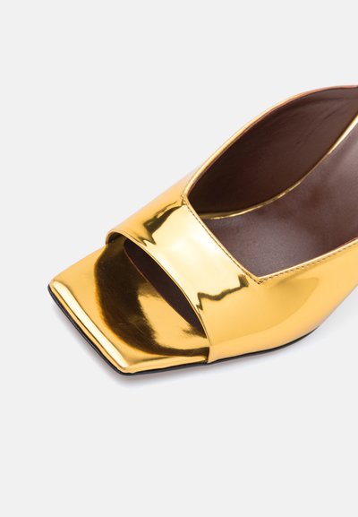 Wandler ISA - Papuci înalți - mirror gold