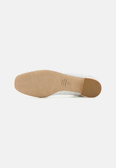 Stuart Weitzman ARABELLA BALLET FLAT - Ballerinasko - white