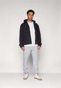 Lacoste Jachetă subțire - black