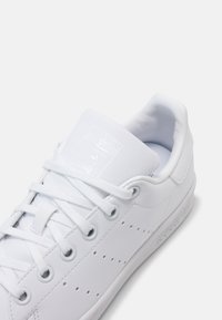 adidas Originals STAN SMITH - Sneakers - white