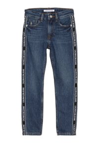 Modré denimové džíny s vysokým pasem, rovnými nohavicemi a černými bočními pruhy s potiskem "CALVIN KLEIN JEANS" v bílé barvě.