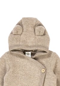 Lysebrun uldbabynydjakke med bjørneører på hætten, en træknaplukning foran og en blød, tekstureret finish.