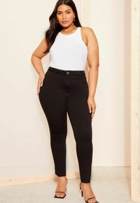 Curves Like These Vaqueros pitillo - black