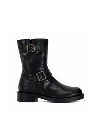 Bottines en cuir noir avec un bout arrondi, hauteur mi-mollet, fermeture éclair sur le côté et deux sangles décoratives à boucle. Semelle en caoutchouc plate.