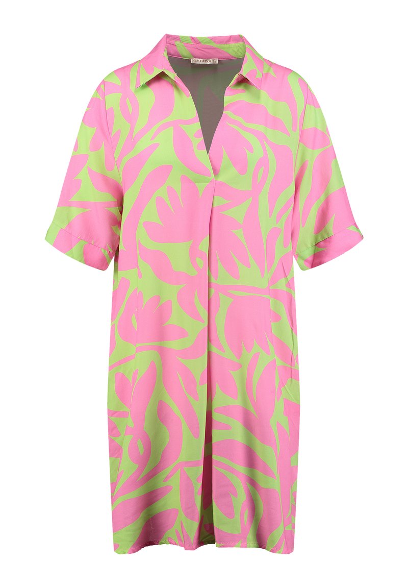 Camisa de manga corta con cuello en un patrón floral rosa y verde. Tela suave con un corte relajado y un escote en V profundo.