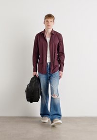 Calvin Klein SLIM SHIRT - Camisa elegante - bordeaux