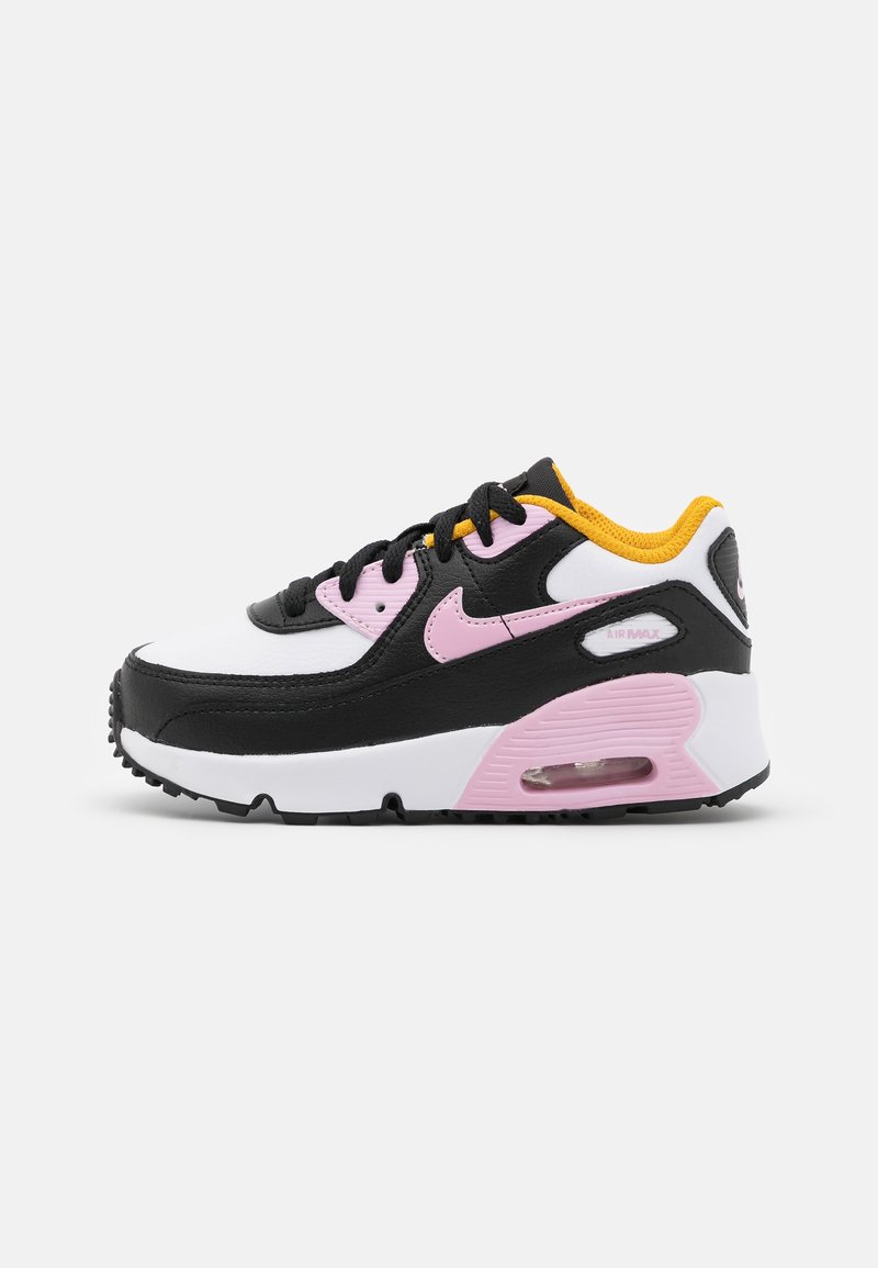 Tenisky Nike Air Max v bílé, černé a růžové barevné kombinaci, vyrobené z kůže a síťoviny, s masivní podrážkou a viditelnou vzduchovou jednotkou.