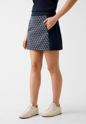 - Spódnica trapezowa