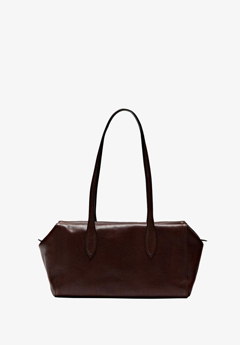 Brun læder skuldertaske med to lange håndtag, rektangulær form, glat tekstur og skrå hjørner. Har et minimalistisk design.