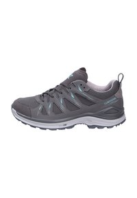 Scarpa da outdoor grigia con tomaia in rete, dettagli in teal e suola in gomma. Presenta un colletto imbottito e un design con lacci per una vestibilità sicura.