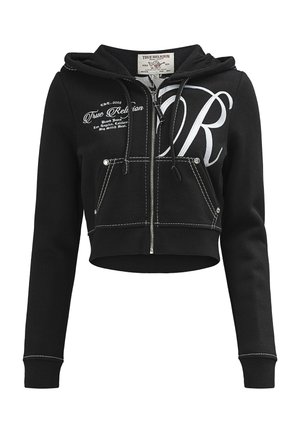 Zwart, cropped hoodie met ritssluiting, witte stiksels, voorzakken, geborduurde tekst "True Religion" en een groot "TR" logo op de borst.