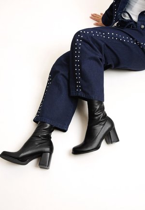 Bershka, Bottines - black