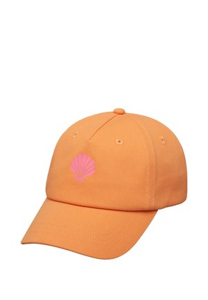 Orange baseballkasket med et lille pink muslingeskalmotiv på frontpanelet, med syede ventilationshuller og buet skygge.