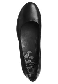 Ballerine femme en cuir noir avec bout arrondi et semelle intérieure à motifs, vue de dessus sur fond blanc.