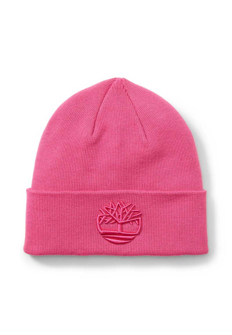 Rosa stickad mössa med uppvikt fåll, prydd med en tonad trälogo broderad på framsidan, tillverkad av mjukt, texturerat tyg.