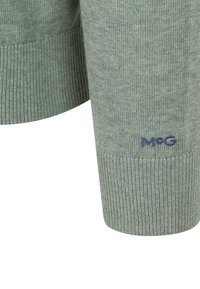 Thumbnail Image 4