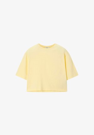 T-shirt court à manches courtes jaune clair avec un col rond et une coupe décontractée, présenté sur un fond blanc.