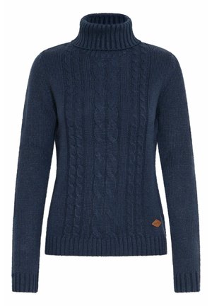 Tamnoplavi pleteni džemper s visokim rebrastim ovratnikom, koji ima uzorak cable knit i mali smeđi kožni logo ušiven na rubu.