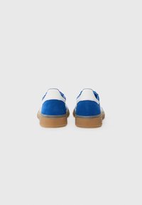 adidas Originals HANDBALL SPEZIAL UNISEX - Sneakers - team royal blue/gum