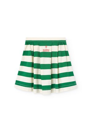 Jupe rayée verte et crème, en coton. Présente une taille froncée et un logo rouge, avec un design évasé et une texture douce.