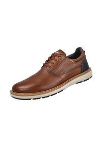 Zapato de cuero marrón con una parte superior lisa, tacón oscuro contrastante, entresuela blanca y suela de goma negra. Cuenta con cordones tradicionales y detalles de costura.