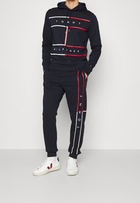 Tommy Hilfiger Träningsbyxor - dark blue
