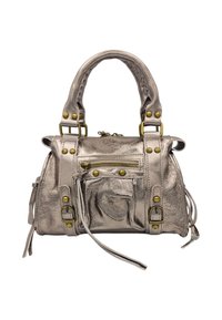 Sac à main en métal argenté avec double anses, accents cloutés, une poche zippée à l'avant et des glands sur les côtés. Fabriqué en simili cuir texturé.