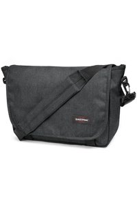 Sac messager noir en tissu durable, avec une fermeture rabat, une sangle réglable et un écusson logo sur le devant. Forme rectangulaire.