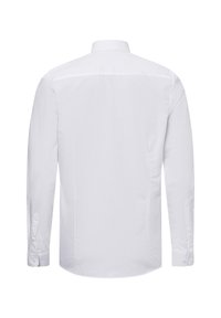 Weißes Langarmhemd aus Baumwolle mit klassischem Kragen, Knopfmanschetten und glatter Textur ohne sichtbare Muster oder Akzente.