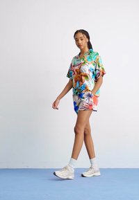 Obey Clothing SHORT - Rövidnadrágok - offwhite