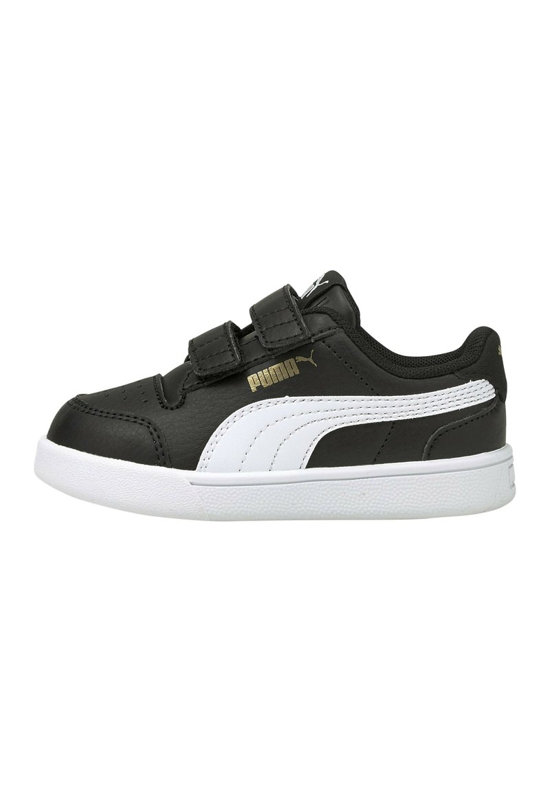 Chaussures basses noir et blanc avec une tige synthétique lisse, des bandes Velcro et une semelle en caoutchouc texturée. Logo doré sur le côté.