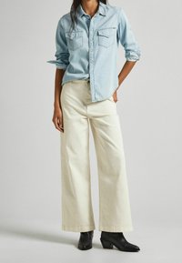 Pepe Jeans Vaqueros a campana - off-white