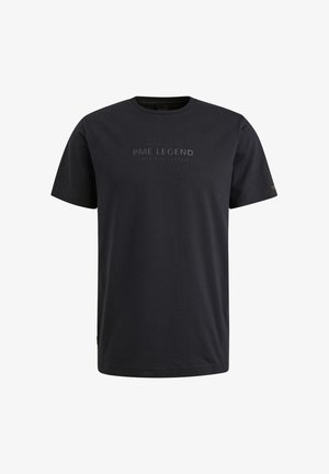 Donker marineblauwe katoenen t-shirt met korte mouwen, een ronde hals en reliëftekst "PME LEGEND AMERICAN CLASSIC" op de voorkant.