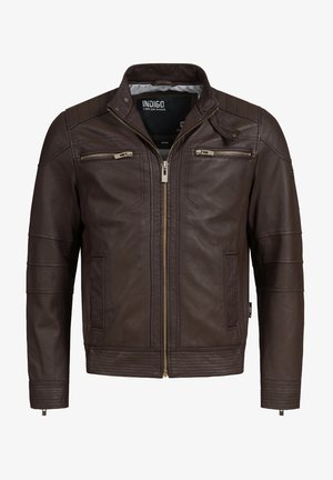 Hnedá kožená bunda so zipsom, prešívané detaily na pleciach a manžetách, dve náprsné zipsové vrecká a kontrastná pruhovaná podšívka.