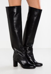 L’Autre Chose Botas mosqueteras - black