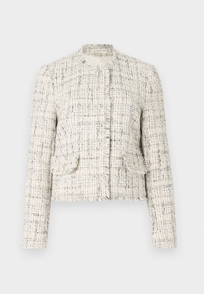 Vit tweedjacka med svarta inslag, med rund hals, fransade kanter, två framfickor och silverfärgade knapplås.