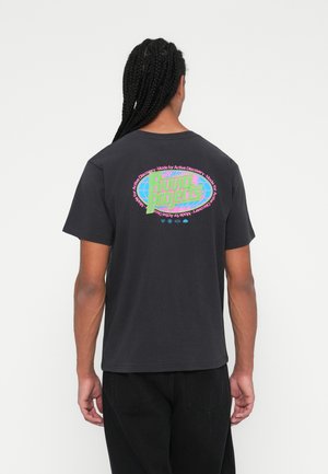 GLOBAL DISCOVERY - Camiseta estampada - pigment black