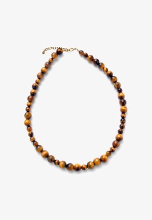 Collier avec perles rondes en œil de tigre poli de tailles variées et fermoir réglable doré sur fond blanc.