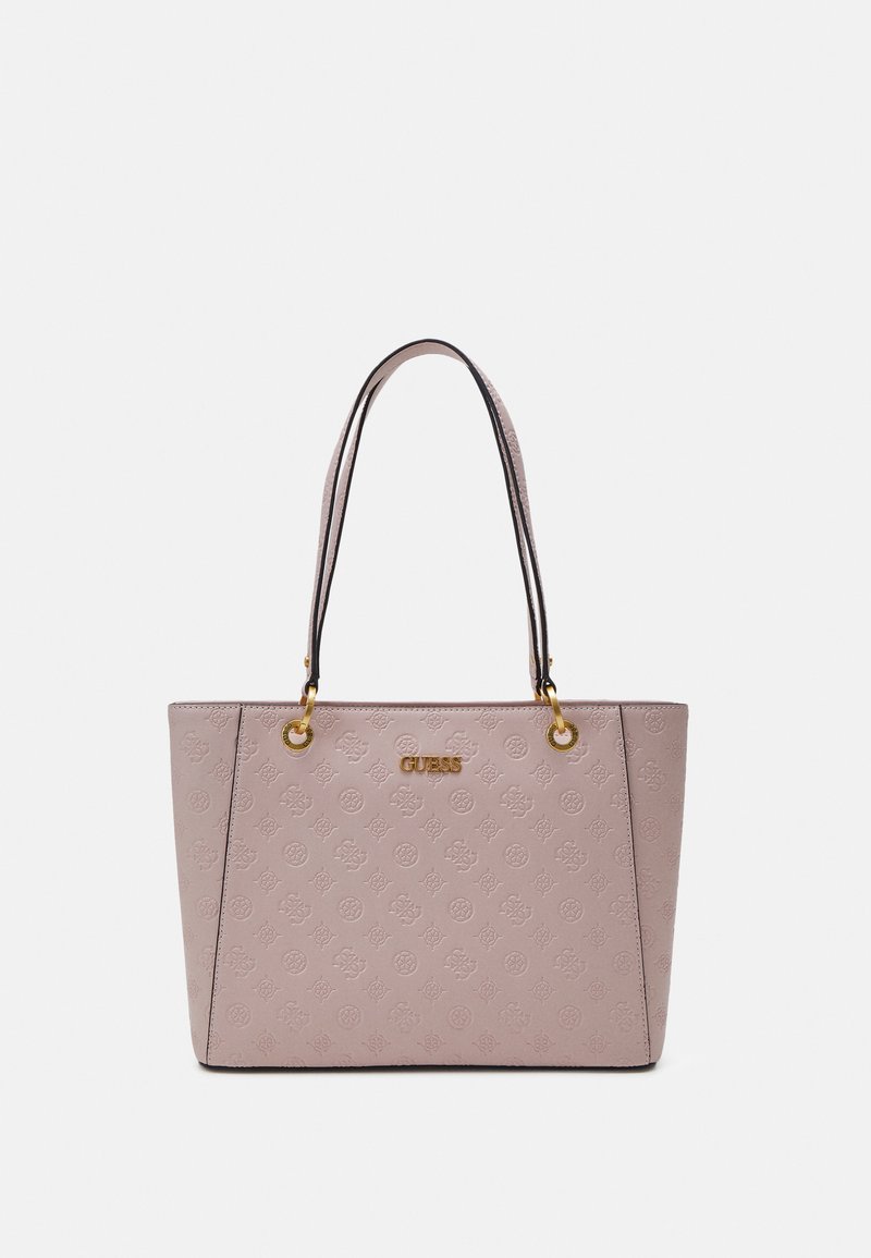 Sac cabas en simili cuir rose avec des motifs floraux en relief, accents en métal doré et doubles manches pour l'épaule. Présente un logo à l'avant.
