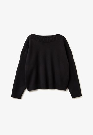 Pull noir en maille avec large encolure bateau côtelée, épaules, poignets et ourlet côtelés, présenté à plat sur fond blanc.