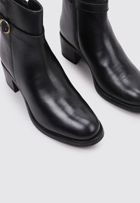Sandra Fontán Boots à talons - black