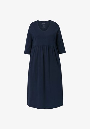Marineblauwe jurk met een V-hals, driekwart mouwen en een geg gathered taille. Gemaakt van zachte stof, heeft het een losse pasvorm en een knielange ontwerp.