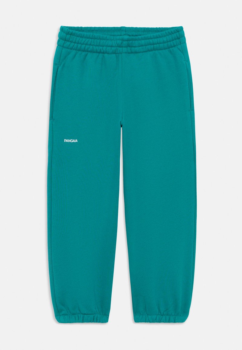 Pantalones de chándal turquesas con cinturilla y puños elásticos, que cuentan con bolsillos laterales y un sutil logo blanco en la pierna izquierda. Textura suave.