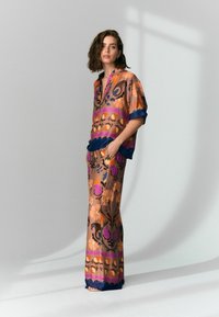 Next Nohavice - brown floral print